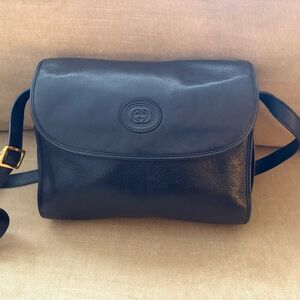 Authentic Vintage Gucci Black Leather Shoulder Bag
Made in Italy